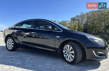 Седан Opel Astra 2012 в 