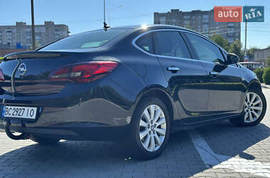 Седан Opel Astra 2012 в 