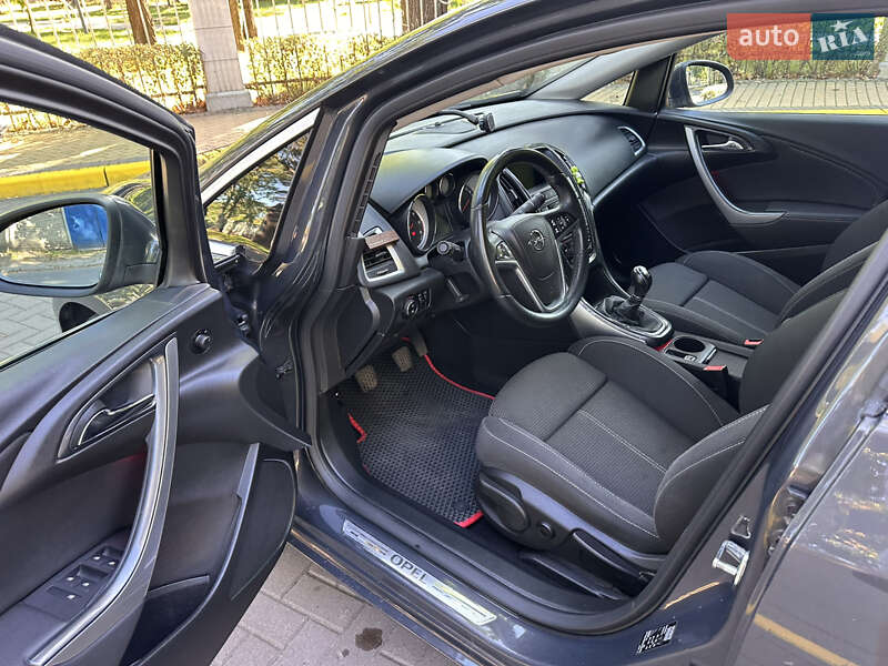 Седан Opel Astra 2013 в Киеве