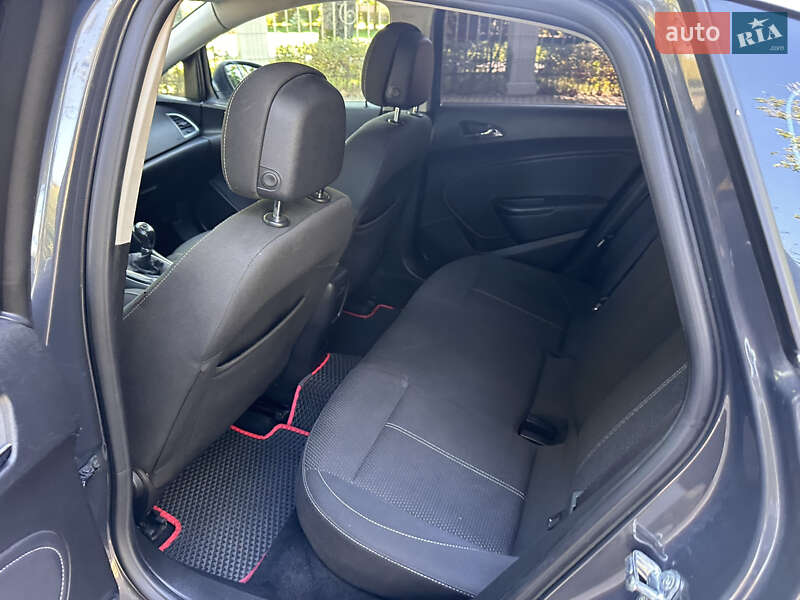 Седан Opel Astra 2013 в Киеве