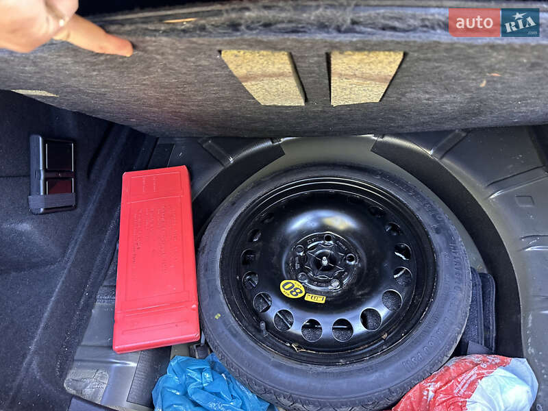 Седан Opel Astra 2013 в Киеве
