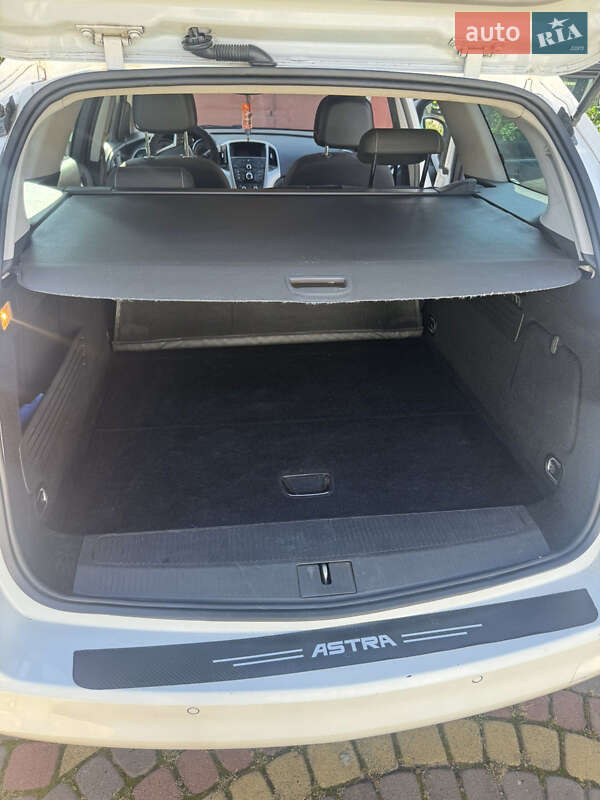 Универсал Opel Astra 2011 в Стрые