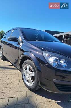 Хэтчбек Opel Astra 2004 в 