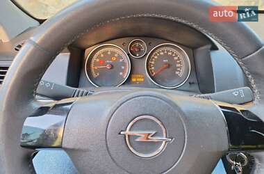 Хэтчбек Opel Astra 2004 в 