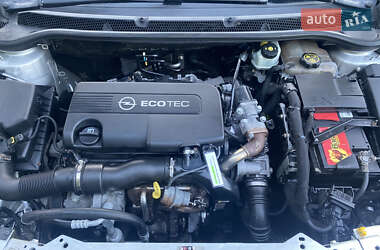 Универсал Opel Astra 2012 в 