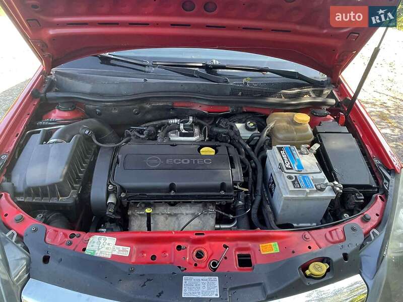 Купе Opel Astra 2008 в Львове