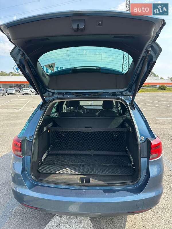 Универсал Opel Astra 2016 в Ужгороде