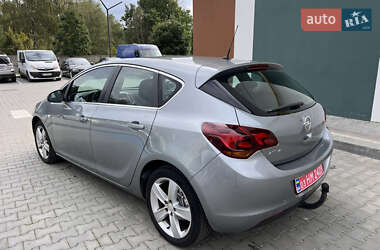 Хэтчбек Opel Astra 2010 в 