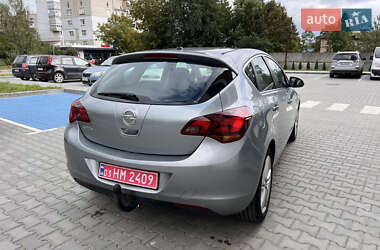 Хэтчбек Opel Astra 2010 в 