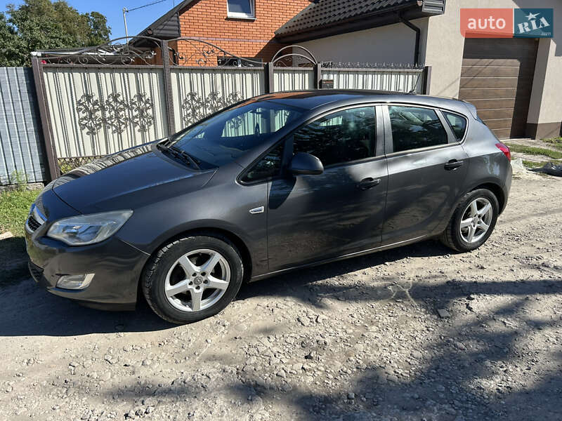Хэтчбек Opel Astra 2010 в Черкассах