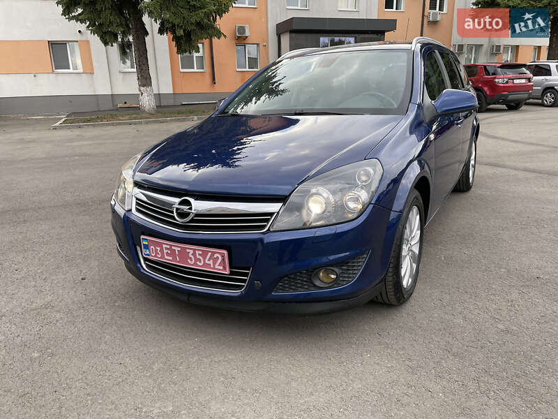 Универсал Opel Astra 2010 в Ровно