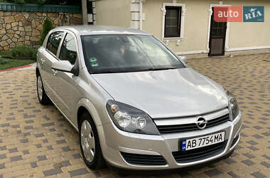Хэтчбек Opel Astra 2004 в 