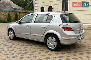 Хэтчбек Opel Astra 2004 в 