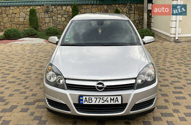 Хэтчбек Opel Astra 2004 в 