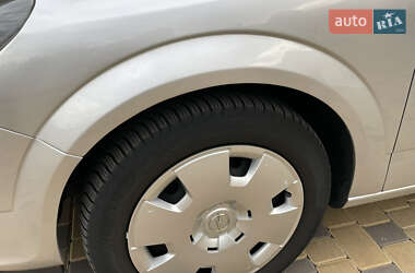 Хэтчбек Opel Astra 2004 в 