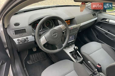Хэтчбек Opel Astra 2004 в 