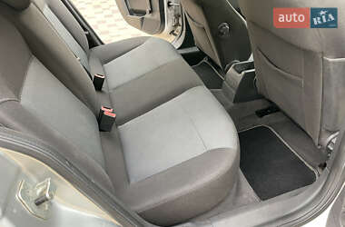 Хэтчбек Opel Astra 2004 в 