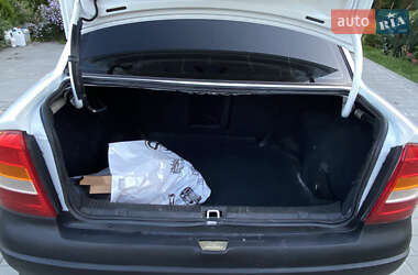 Седан Opel Astra 2000 в 