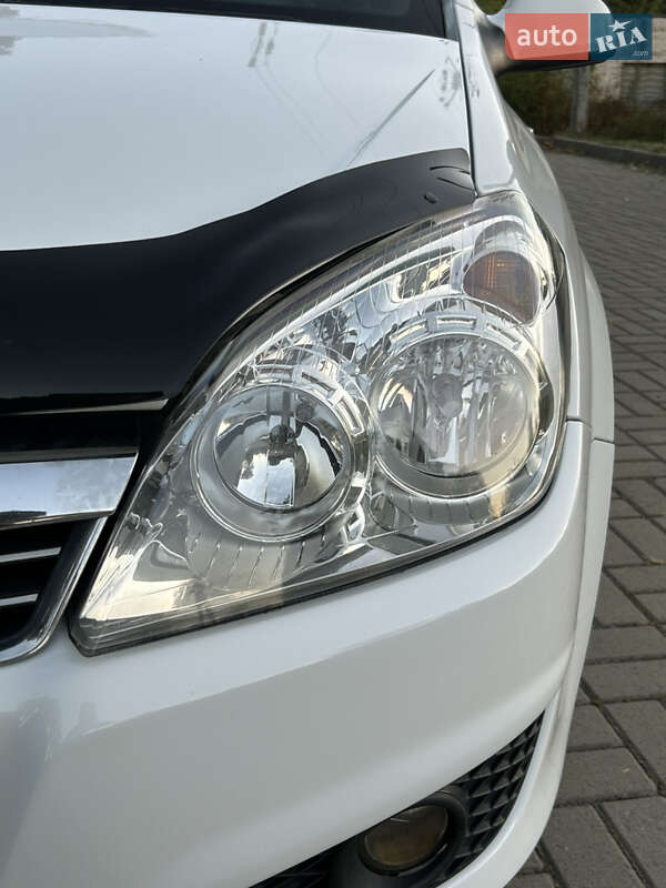 Седан Opel Astra 2012 в Прилуках