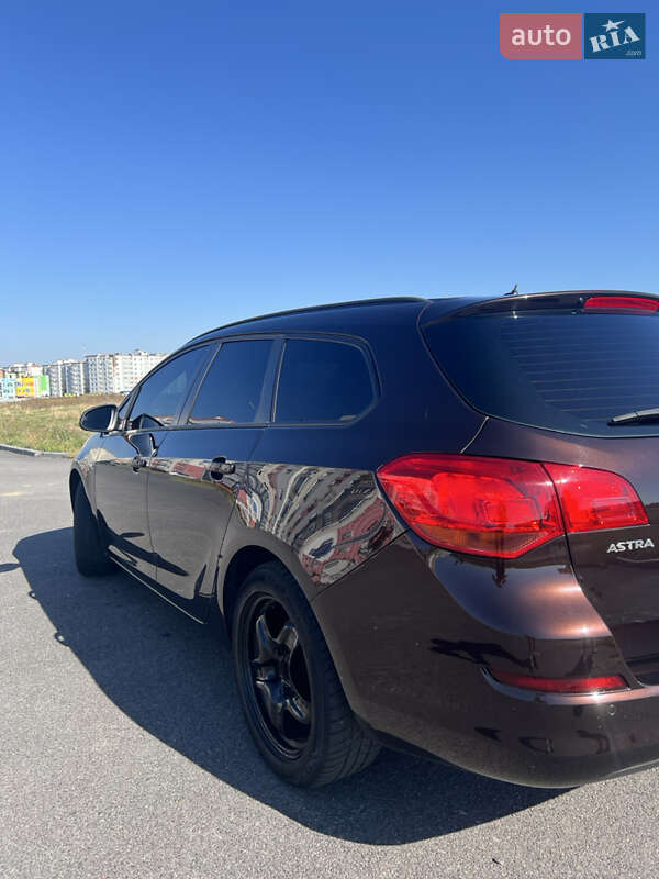 Универсал Opel Astra 2011 в Виннице