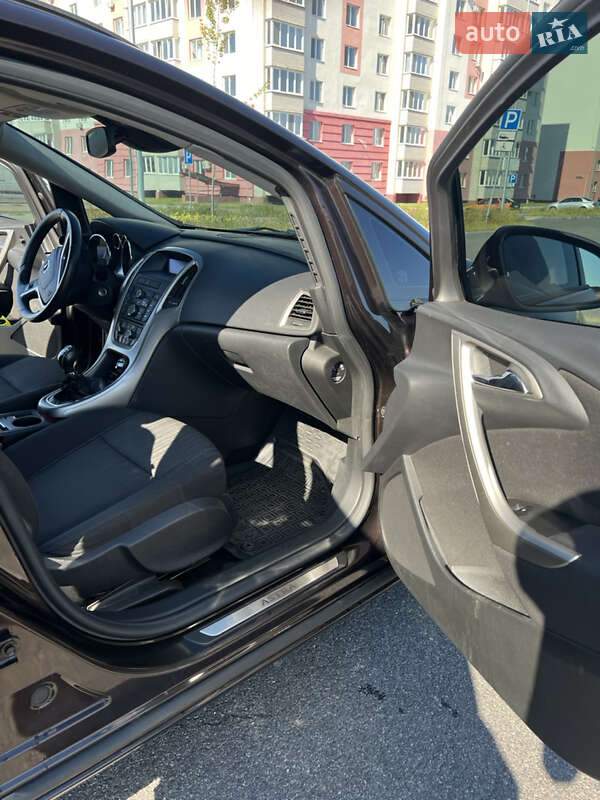 Универсал Opel Astra 2011 в Виннице