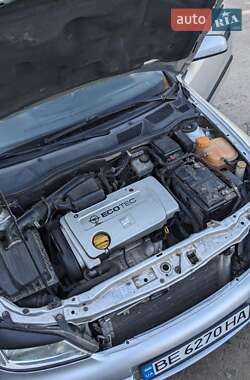 Хэтчбек Opel Astra 2002 в 