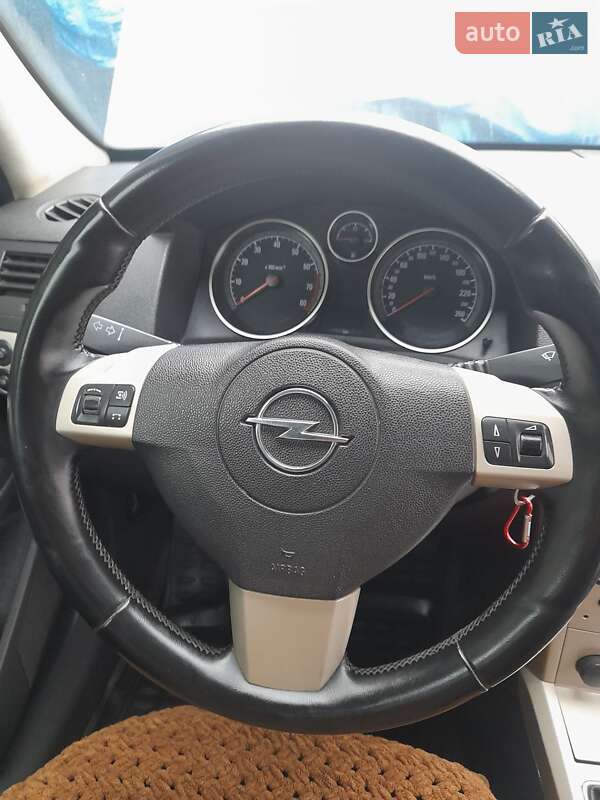 Хэтчбек Opel Astra 2007 в Вознесенске