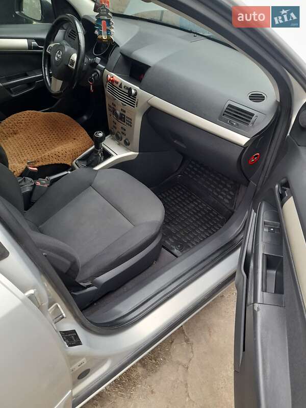 Хэтчбек Opel Astra 2007 в Вознесенске