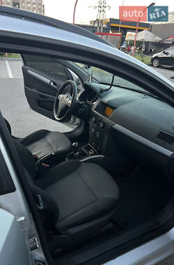 Универсал Opel Astra 2005 в 