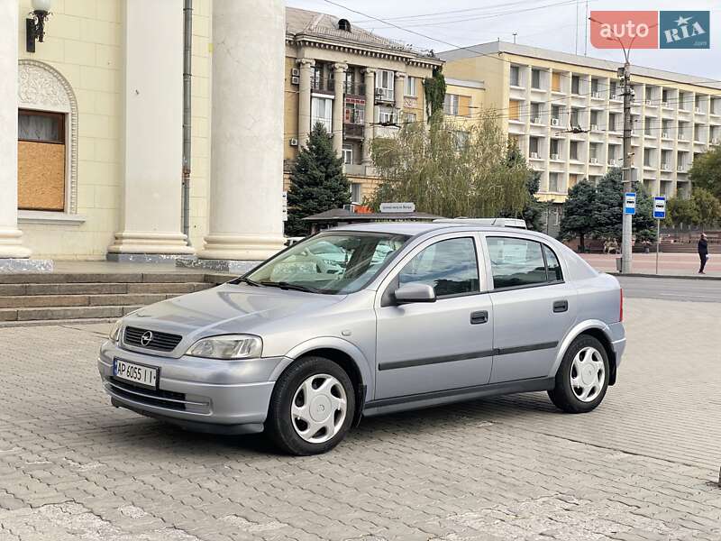 Хэтчбек Opel Astra 2002 в 