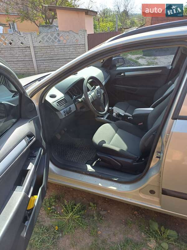 Универсал Opel Astra 2005 в Гайсине