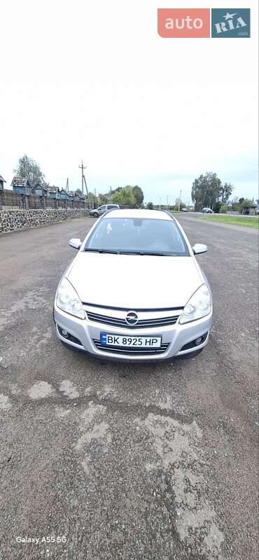 Универсал Opel Astra 2008 в Ровно