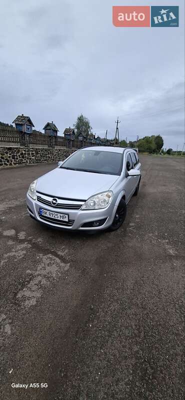 Универсал Opel Astra 2008 в Ровно
