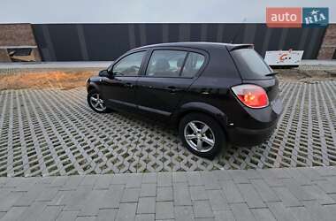 Хэтчбек Opel Astra 2006 в 