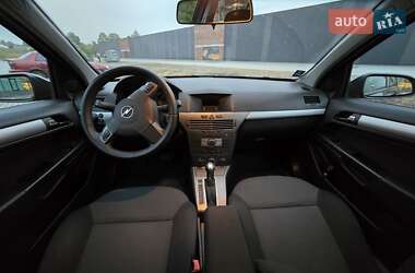 Хэтчбек Opel Astra 2006 в 