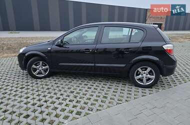 Хэтчбек Opel Astra 2006 в 