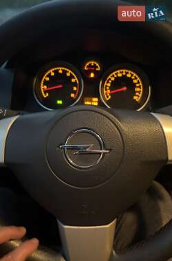 Універсал Opel Astra 2008 в Житомирі