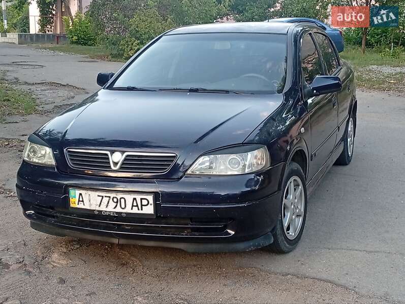 Седан Opel Astra 2006 в Первомайске