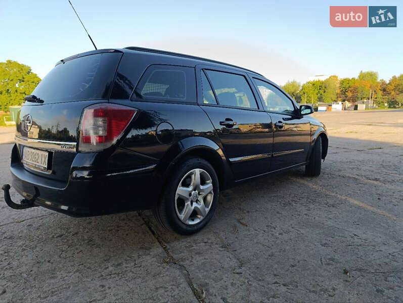 Универсал Opel Astra 2008 в Тростянце
