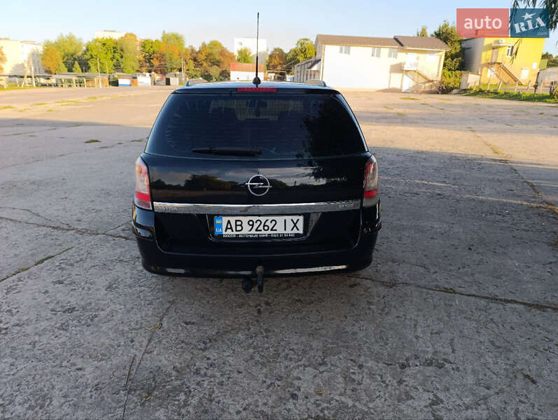 Универсал Opel Astra 2008 в Тростянце
