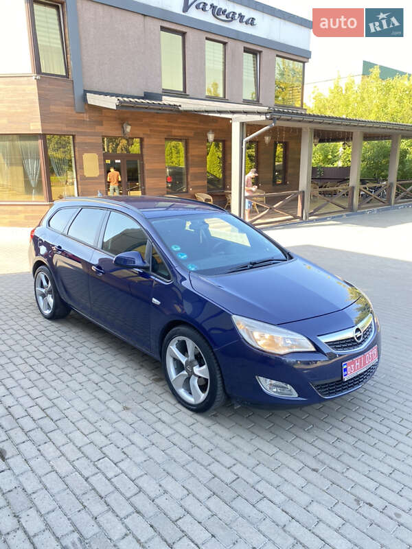 Универсал Opel Astra 2011 в 