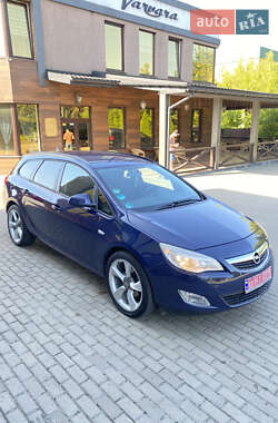 Универсал Opel Astra 2011 в 