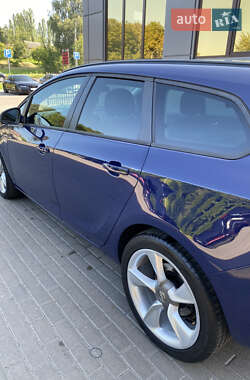 Универсал Opel Astra 2011 в 