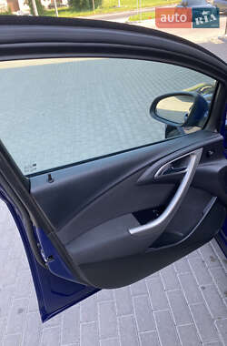 Универсал Opel Astra 2011 в 