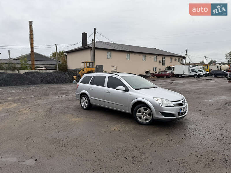Универсал Opel Astra 2008 в Луцке