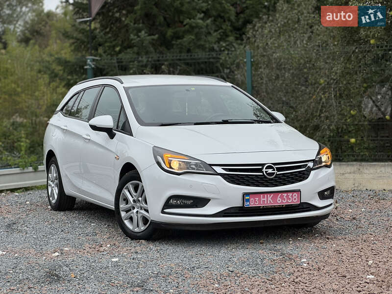 Универсал Opel Astra 2017 в Дрогобыче