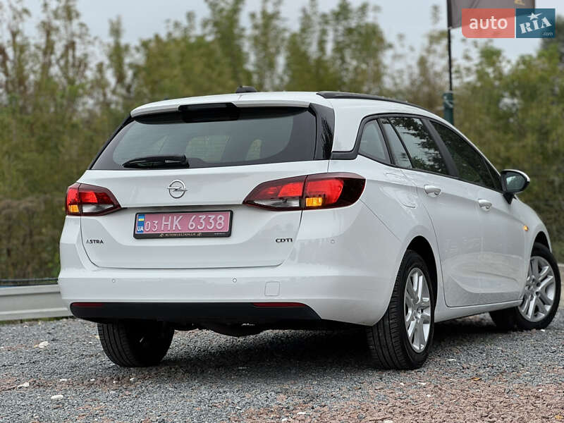 Универсал Opel Astra 2017 в Дрогобыче