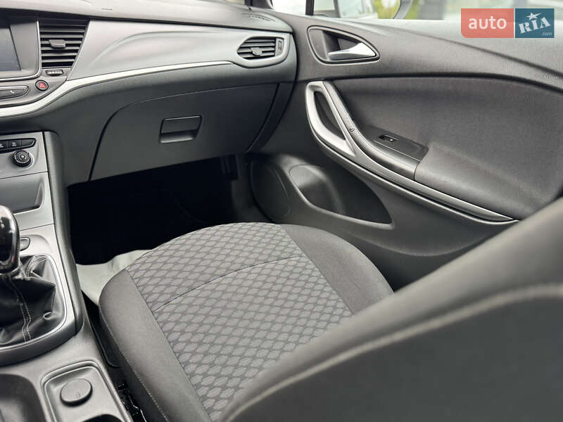 Универсал Opel Astra 2017 в Дрогобыче