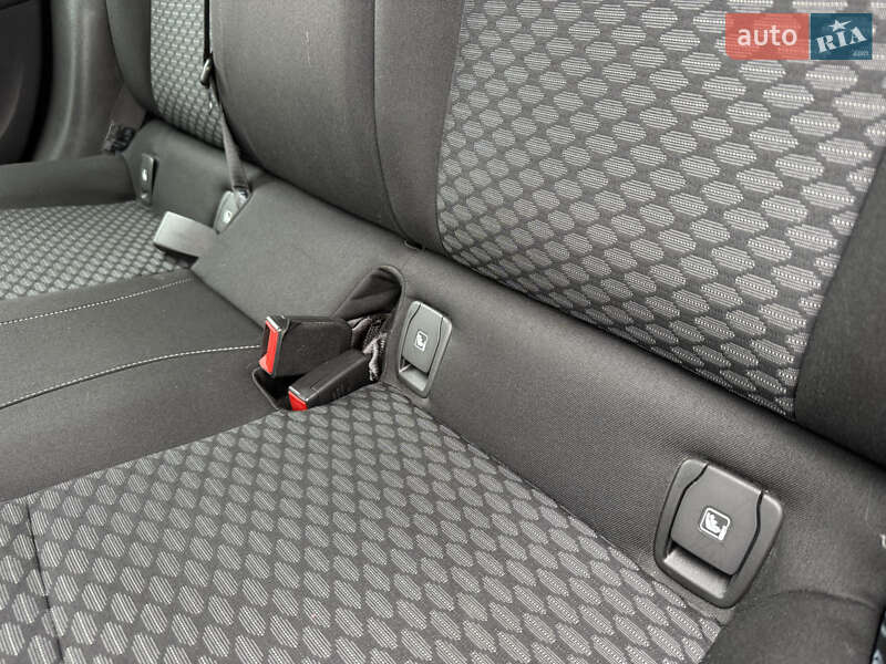 Универсал Opel Astra 2017 в Дрогобыче