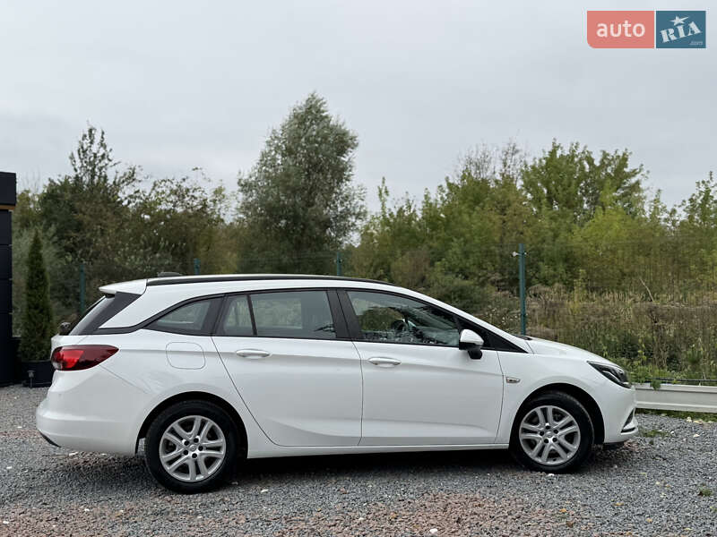Универсал Opel Astra 2017 в Дрогобыче